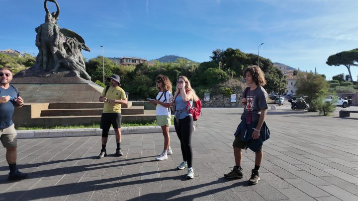Il ritrovo allo Scoglio di Quarto, sotto il monumento ai Mille