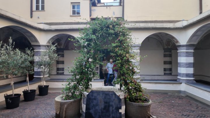 Il chiostro del Convento di San Francesco, a Recco